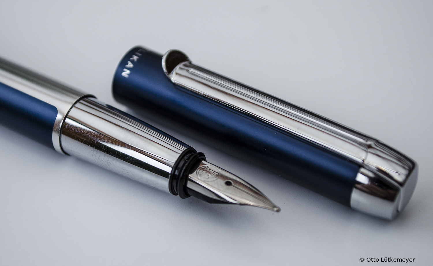 Pelikan P40 Pura ブルー&シルバー万年筆 スチール F Amazon | ペリカン P40 Pura ブルー/シルバー 万年筆 - 極細