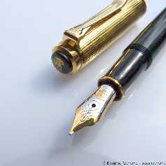 Pelikan M350 Schwarz/Vermeil
