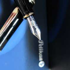 Pelikan M600 Red-striped
