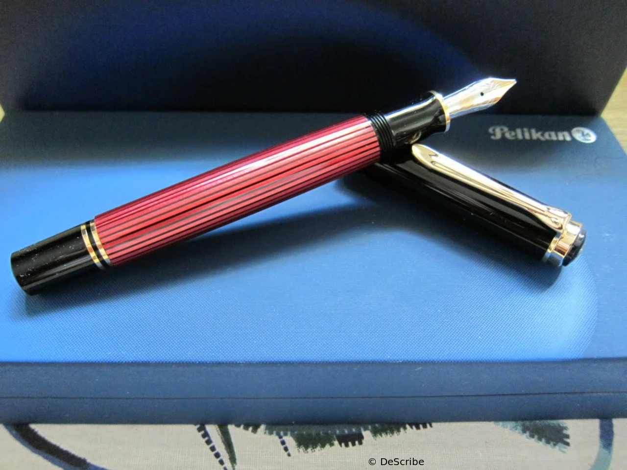 Pelikan M600 Red-striped
