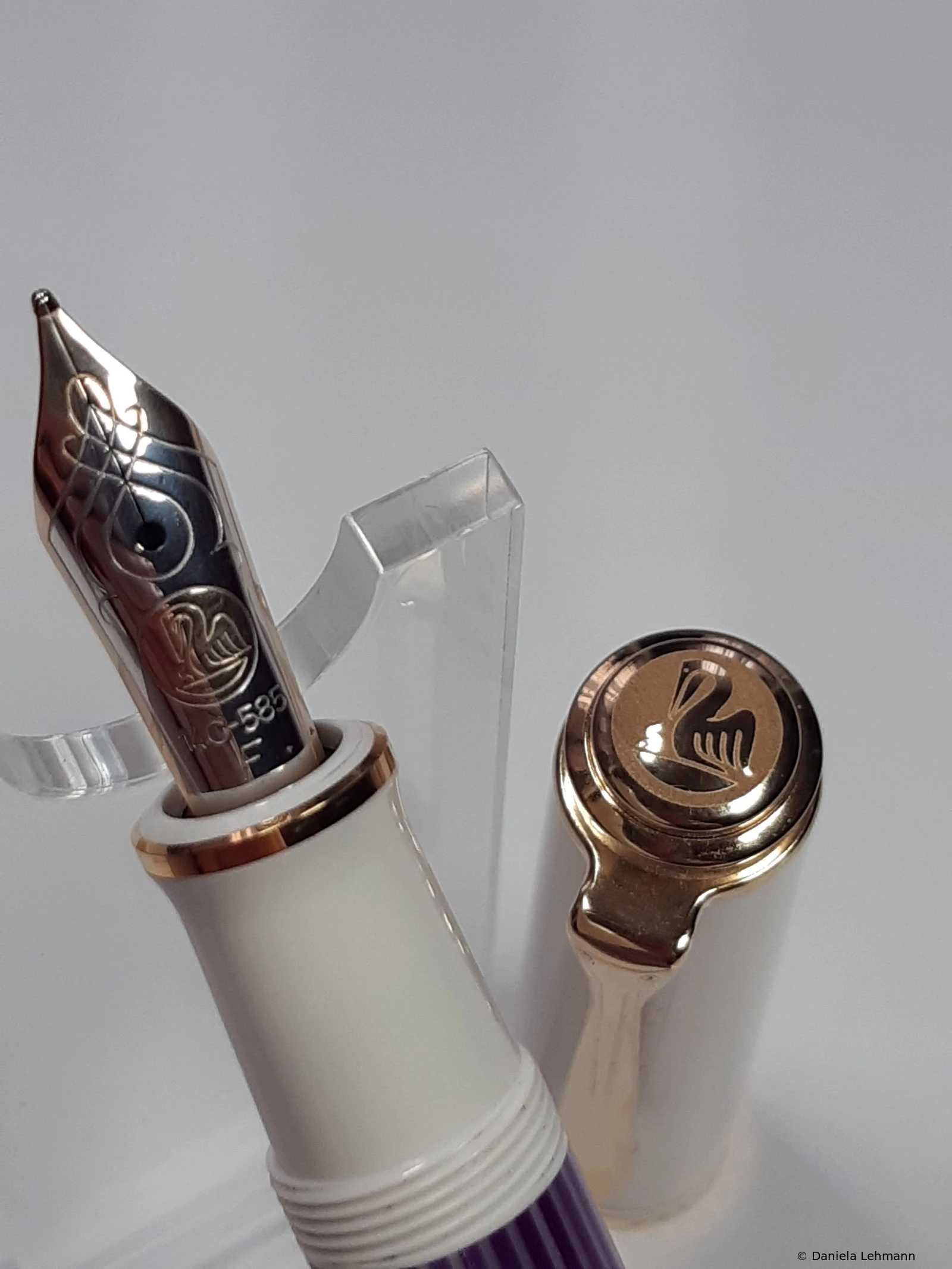 Pelikan M600 Violet-White
