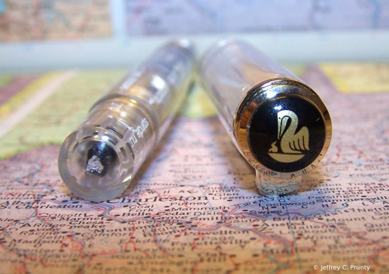 Pelikan M800 Demonstrator English etchings
