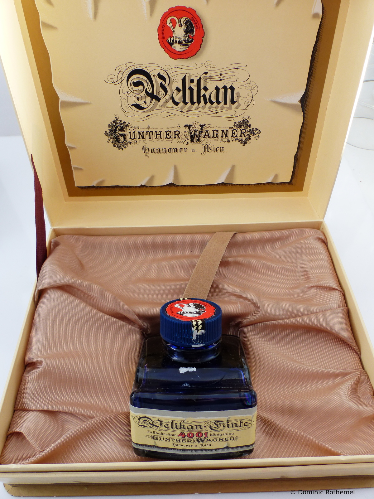 Pelikan 4001 Fountain Pen Ink Bottle, 30ml, Brilliant Red – Pen Savings